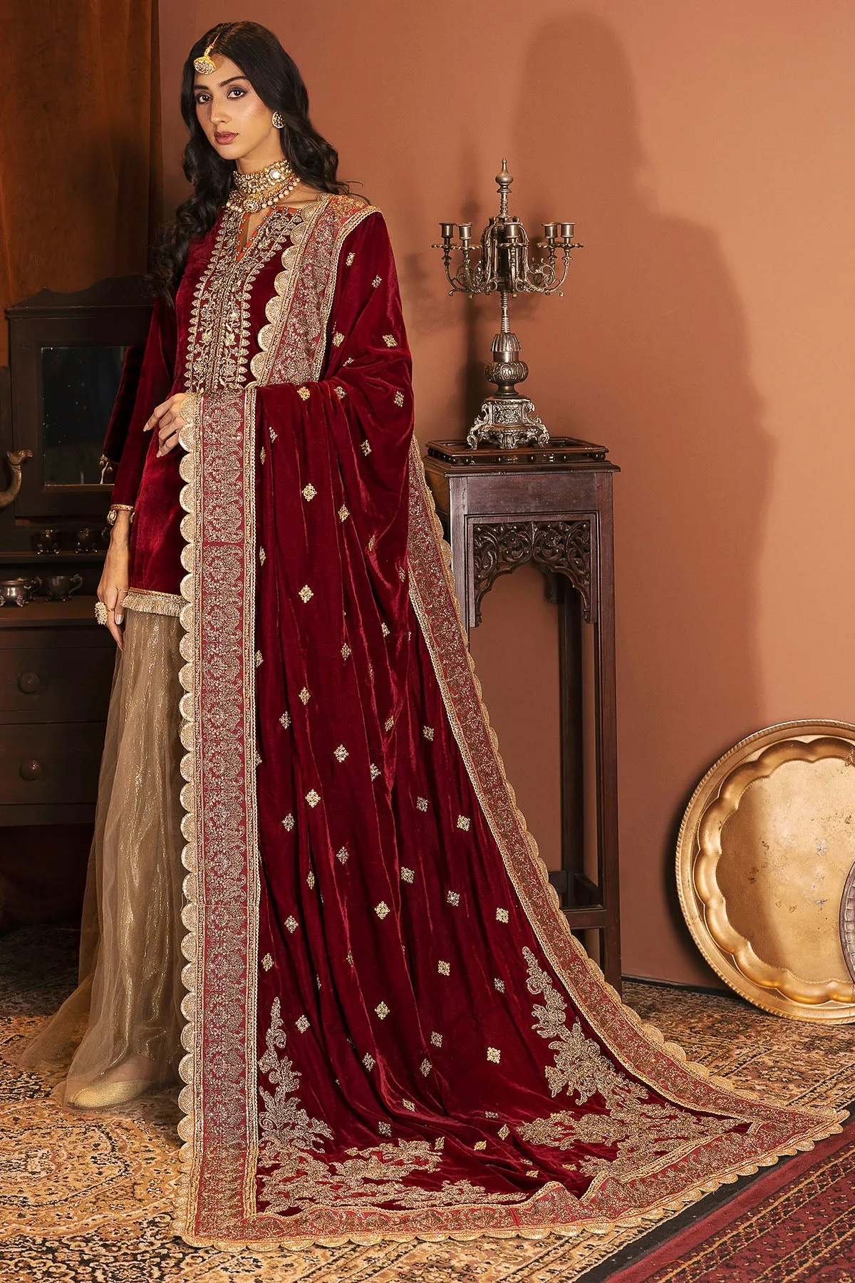 3165-ZIL-E-HUMA EMBROIDERED VELVET UNSTITCHED