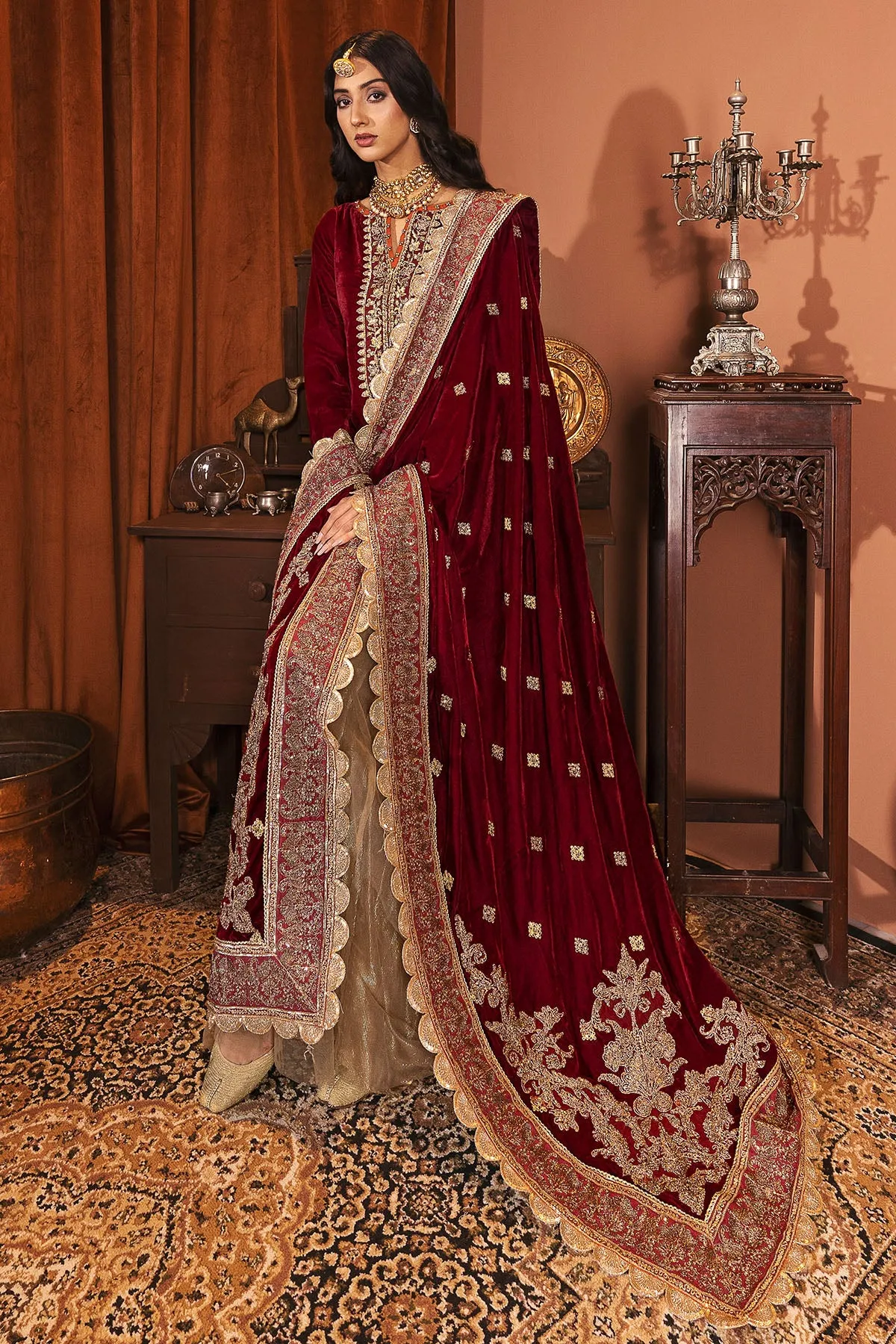 3165-ZIL-E-HUMA EMBROIDERED VELVET UNSTITCHED