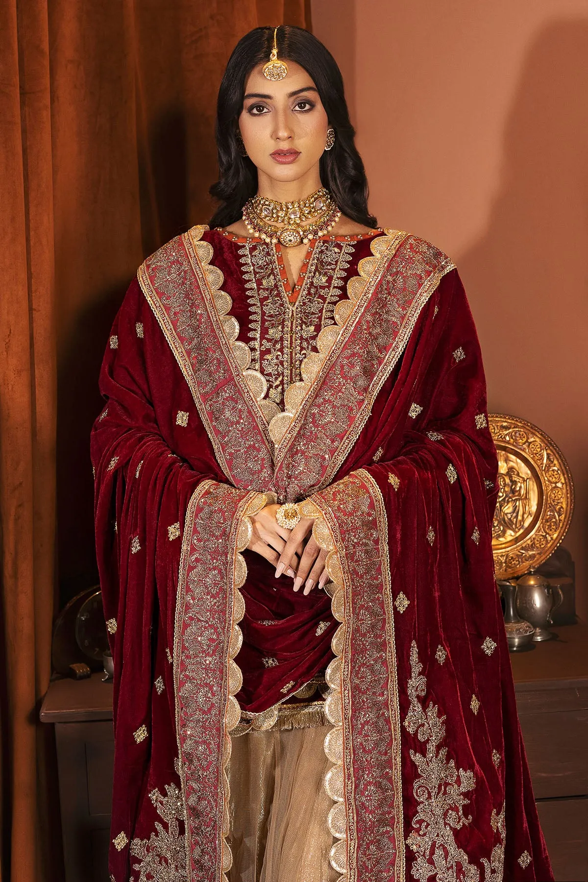 3165-ZIL-E-HUMA EMBROIDERED VELVET UNSTITCHED