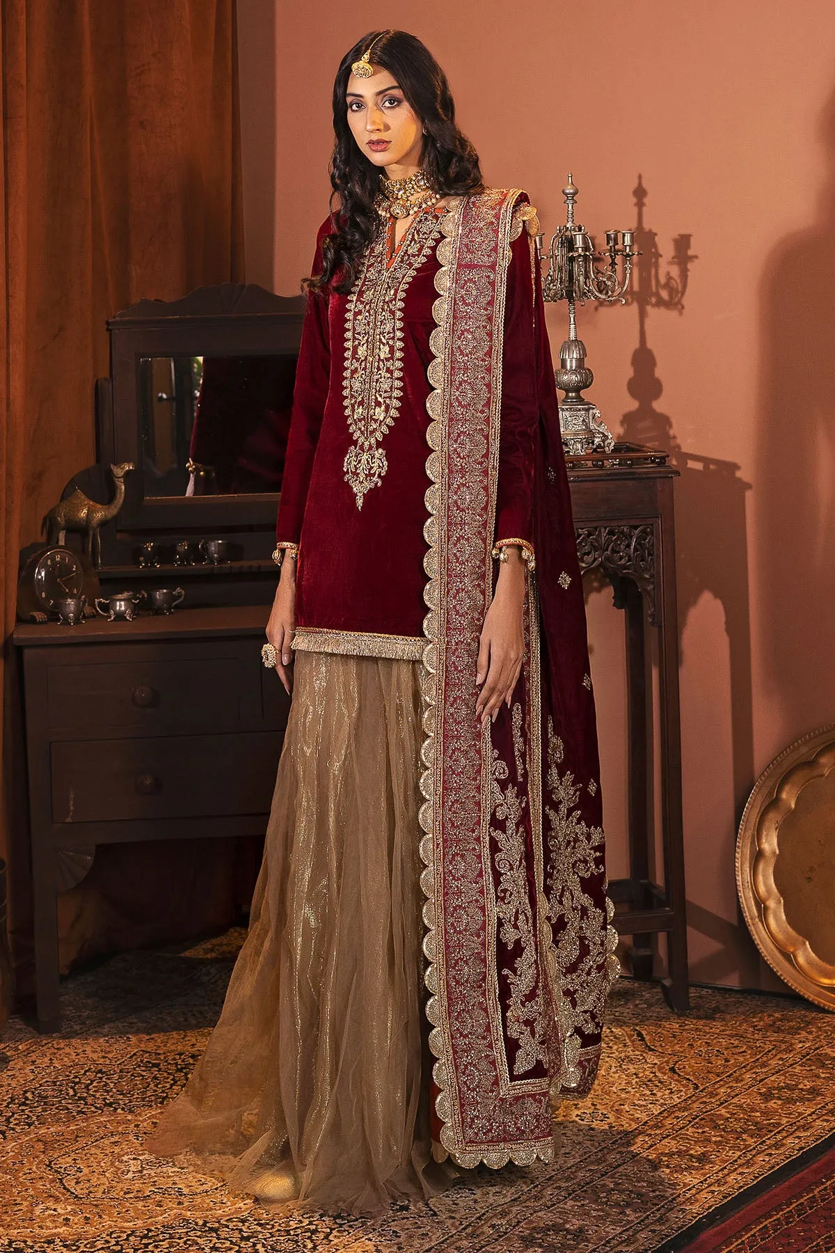 3165-ZIL-E-HUMA EMBROIDERED VELVET UNSTITCHED