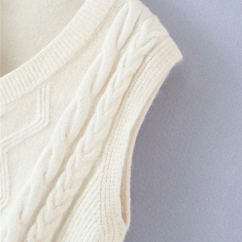 OVERSIZED CABLE KNIT VEST